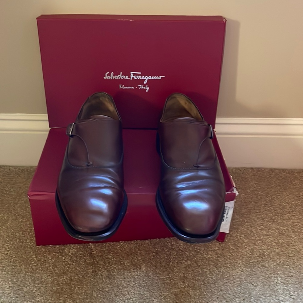 Ferragamo Mens brown leather shoes size 11.